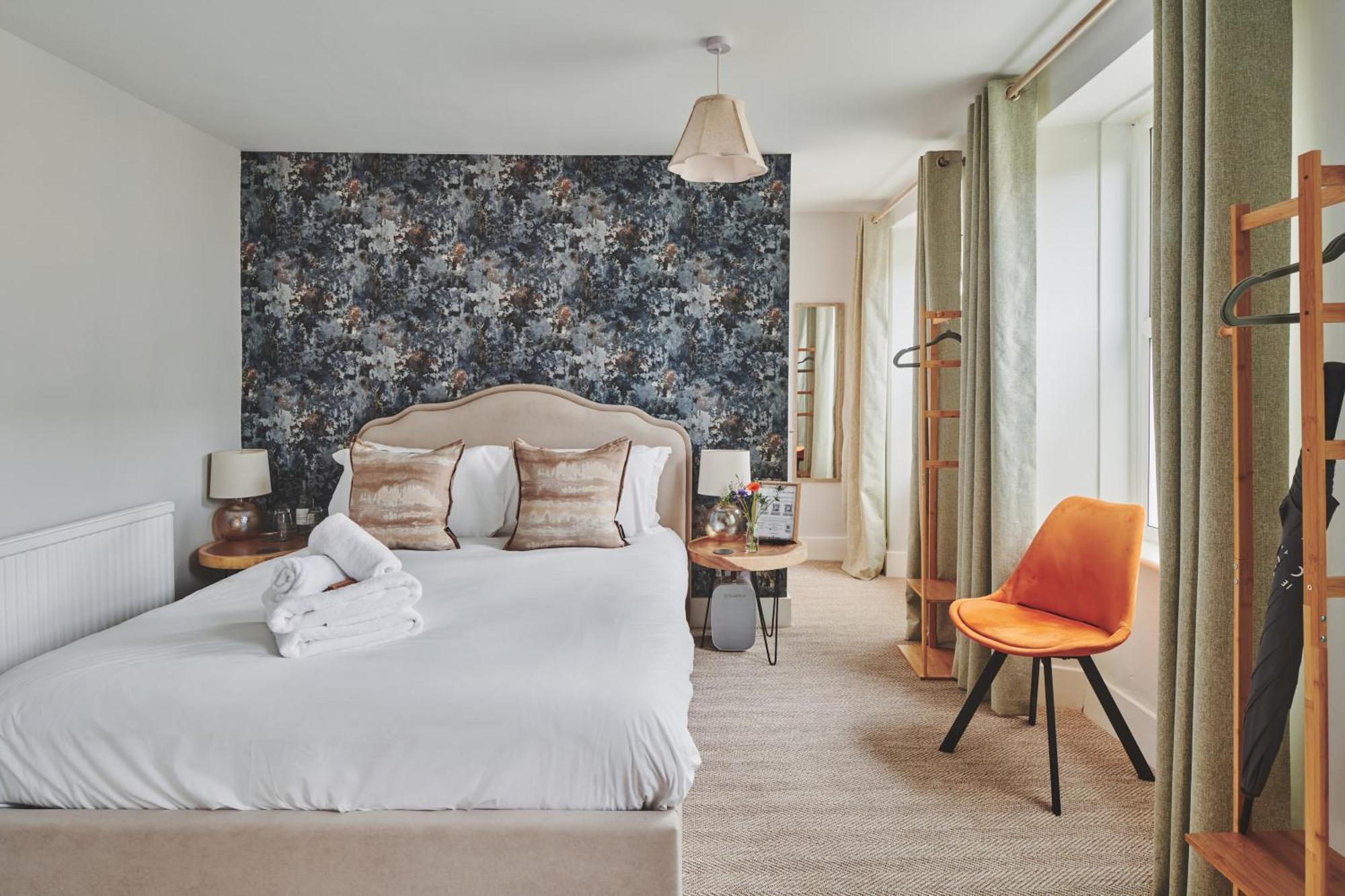 The Lansdowne Guest House Bourton-on-the-Water Екстер'єр фото A bedroom at The Swan