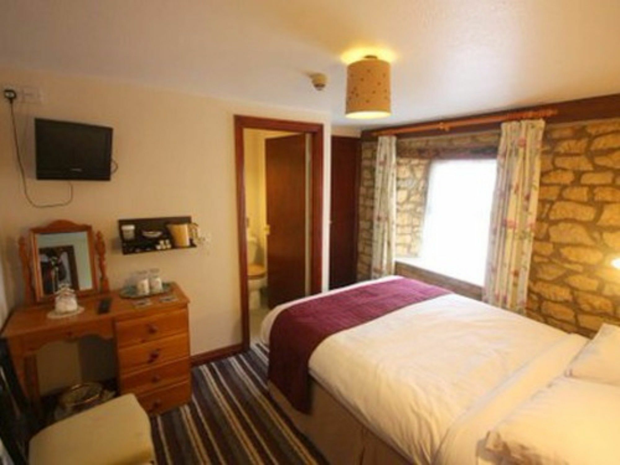The Lansdowne Guest House Bourton-on-the-Water Екстер'єр фото A room at the Old Inn